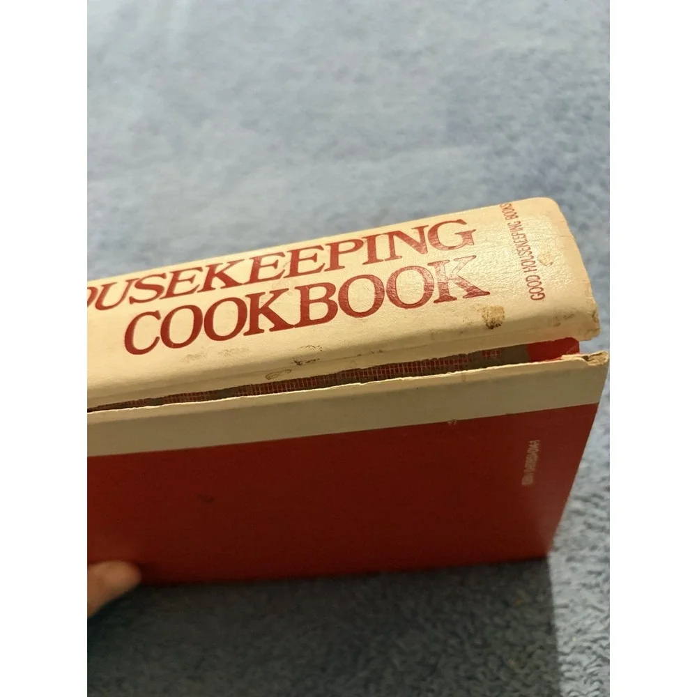 VINTAGE THE GOOD HOUSEKEEPING COOKBOOK EDITED BY ZOE‎ COULSON 1970's